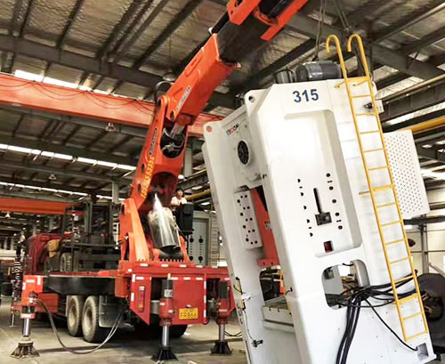 张家港附近随车吊出租，轻松解决运输难题