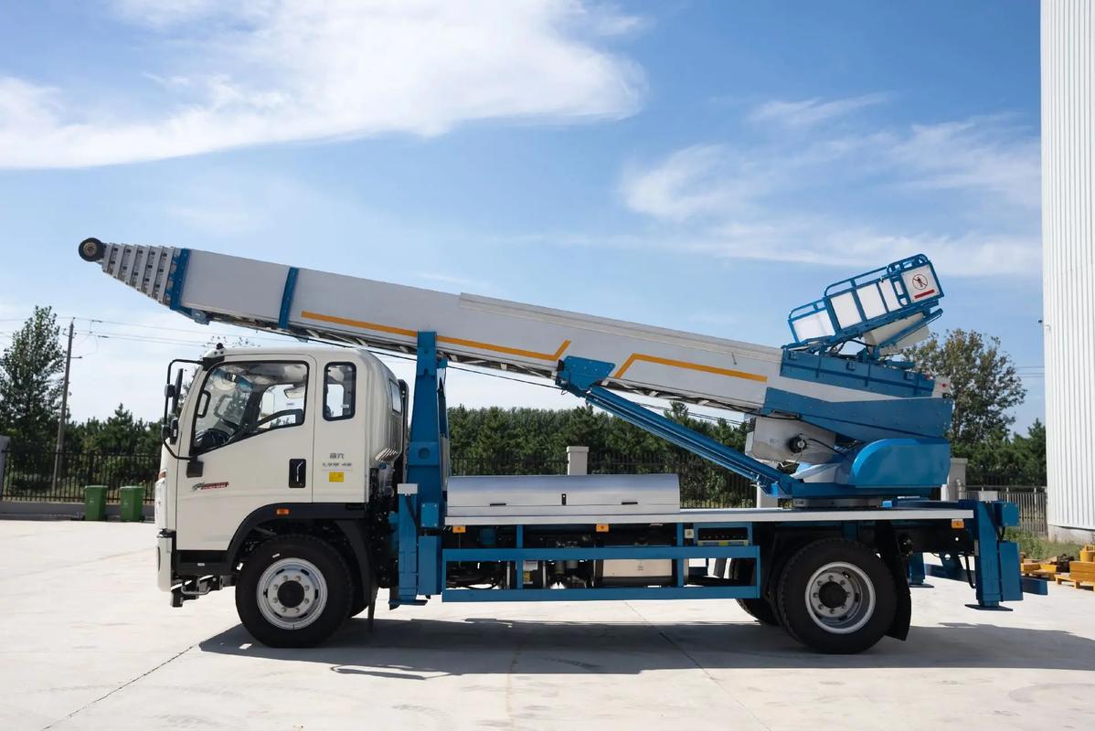 张家港云梯上料车租赁费用