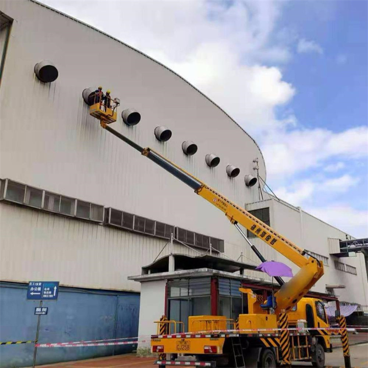 张家港高空作业车出租服务：专业广告牌安装解决方案